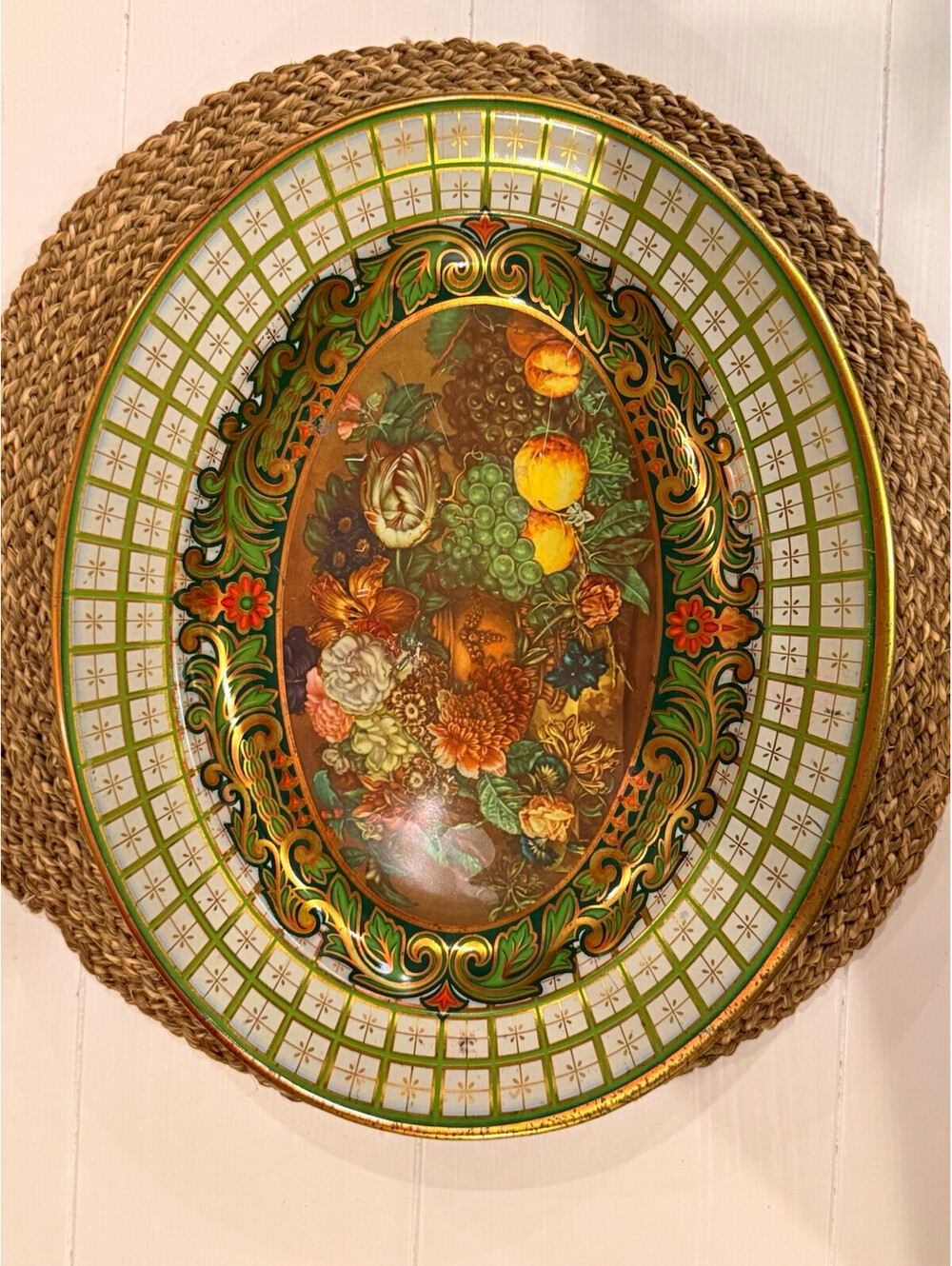 This is a vintage mid-20th century Daher lithographed tin decorative tray.